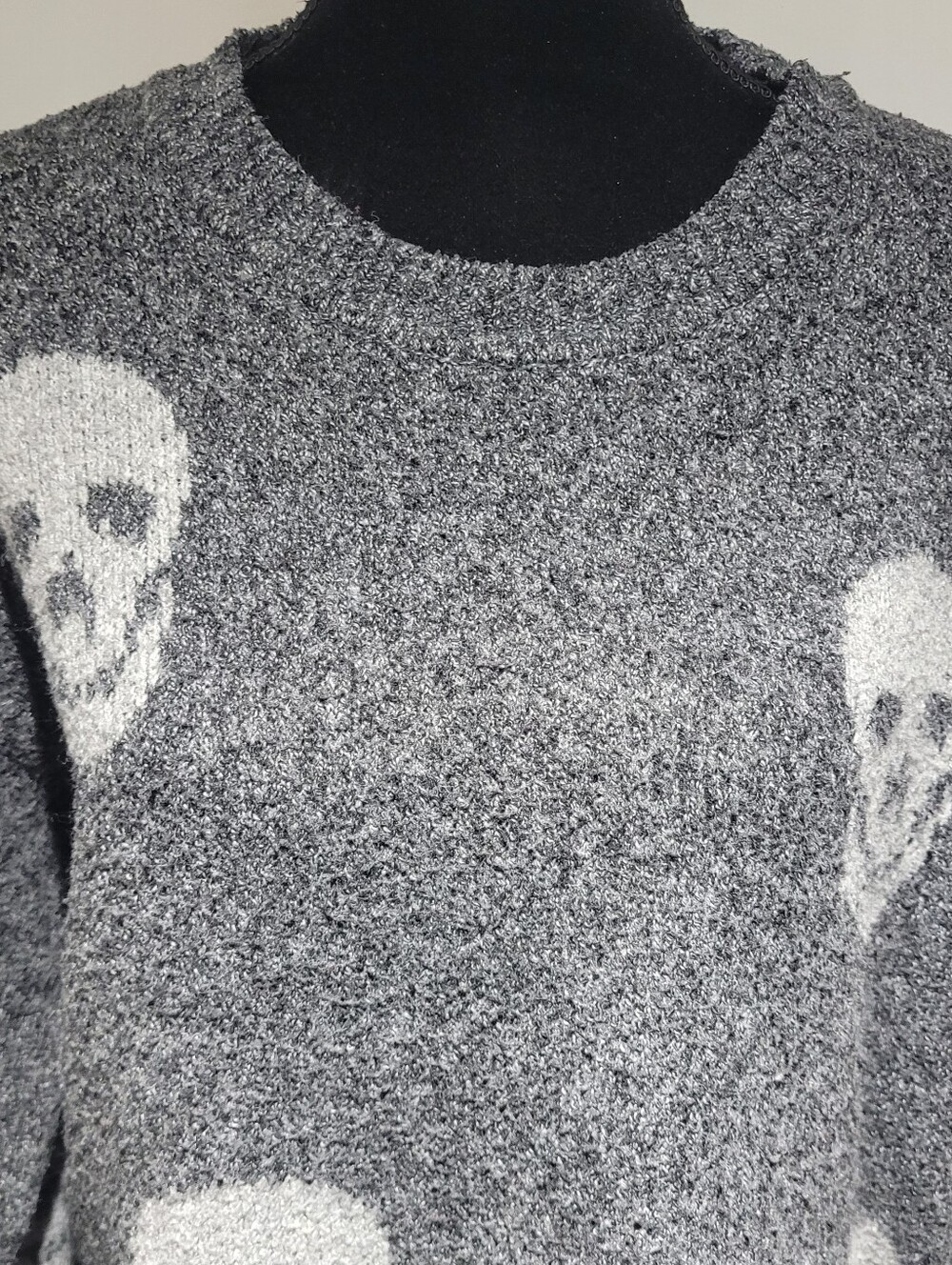 Women's Gray Skull Pattern Crewneck Sweater Medium Monochrome Comfy Knit - Picture 4 of 7